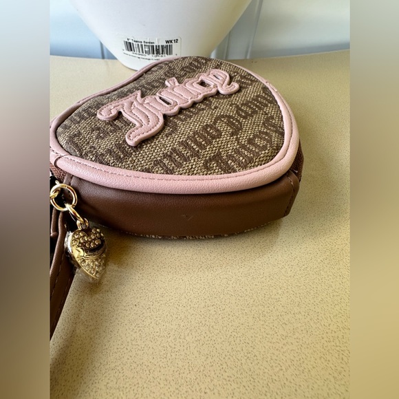 Juicy Couture Status Chestnut Chino Paparazzi Heart Zip Around Wristlet - Picture 4 of 6